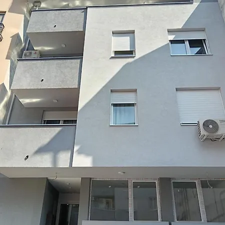 公寓 Garden View In The Downtown