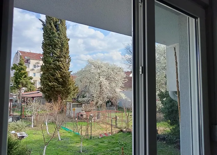 Garden View In The Downtown Νόβι Σαντ