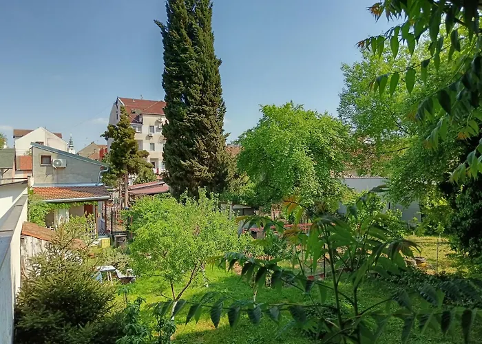 Garden View In The Downtown Διαμέρισμα *